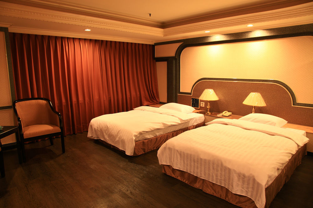 First Plaza Hotel Taichung Luaran gambar